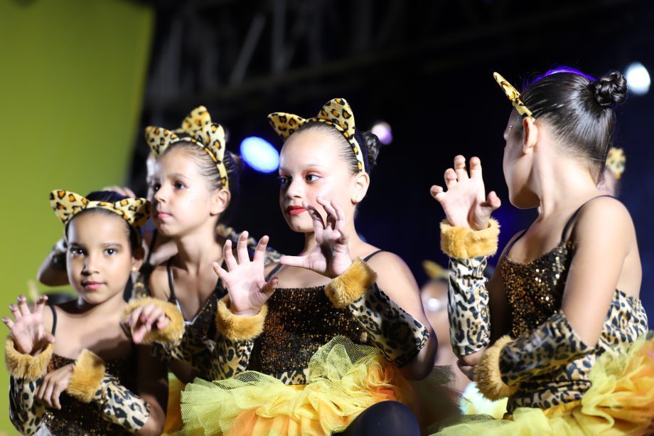 Espetáculo “Circus” encanta público e reúne mais de 300 bailarinas no Natal Encantado 2025 de Três Lagoas