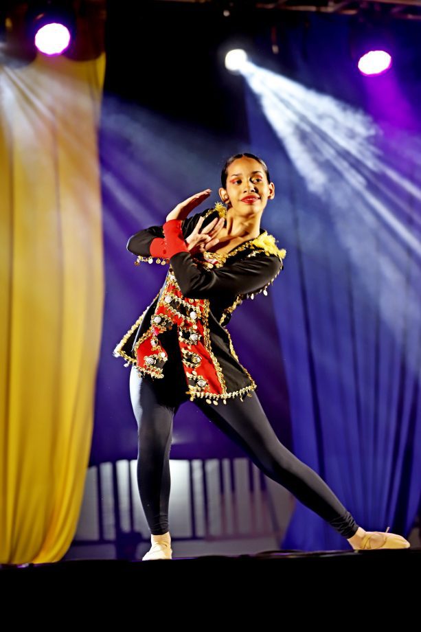 Espetáculo “Circus” encanta público e reúne mais de 300 bailarinas no Natal Encantado 2025 de Três Lagoas