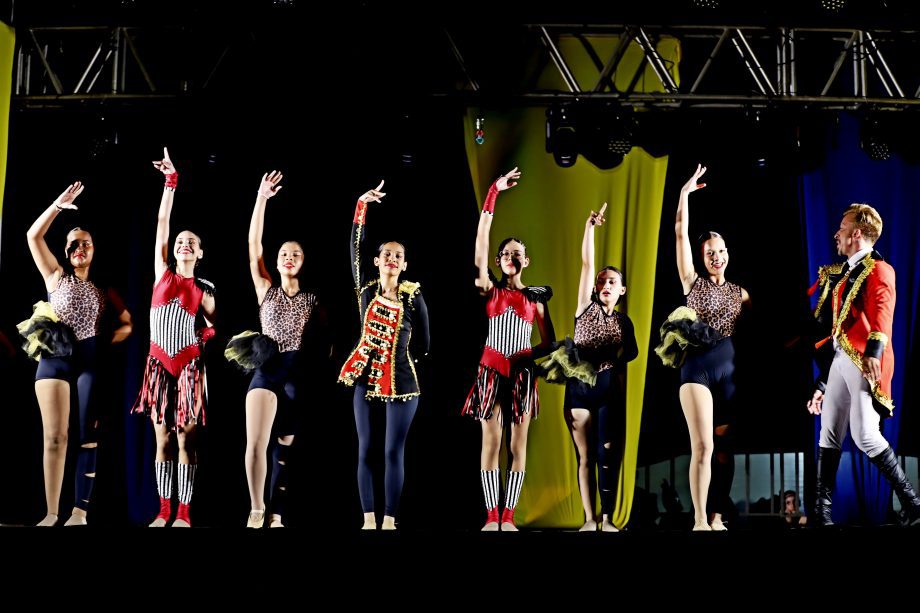 Espetáculo “Circus” encanta público e reúne mais de 300 bailarinas no Natal Encantado 2025 de Três Lagoas