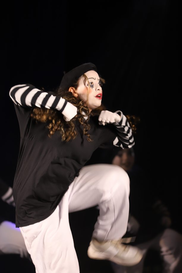 Espetáculo “Circus” encanta público e reúne mais de 300 bailarinas no Natal Encantado 2025 de Três Lagoas