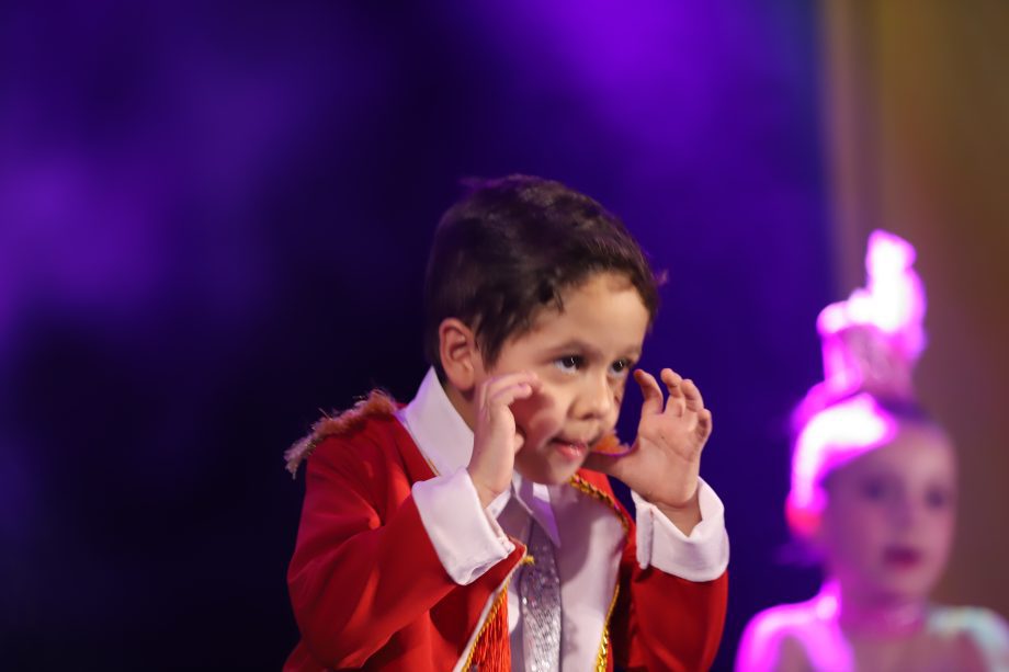 Espetáculo “Circus” encanta público e reúne mais de 300 bailarinas no Natal Encantado 2025 de Três Lagoas