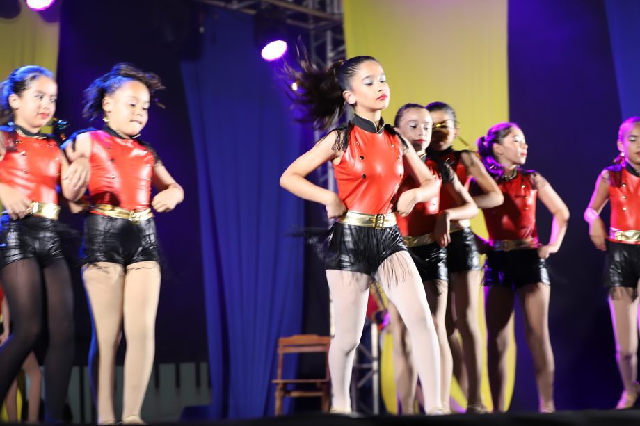 Espetáculo “Circus” encanta público e reúne mais de 300 bailarinas no Natal Encantado 2025 de Três Lagoas