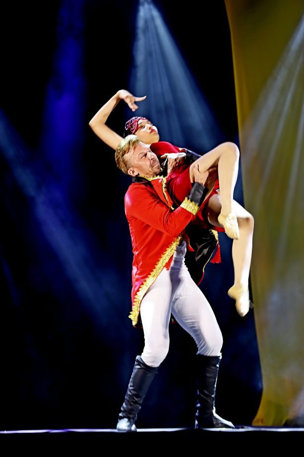 Espetáculo “Circus” encanta público e reúne mais de 300 bailarinas no Natal Encantado 2025 de Três Lagoas