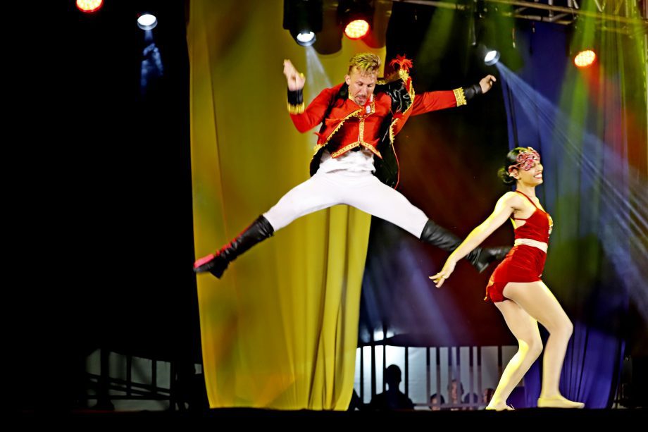 Espetáculo “Circus” encanta público e reúne mais de 300 bailarinas no Natal Encantado 2025 de Três Lagoas