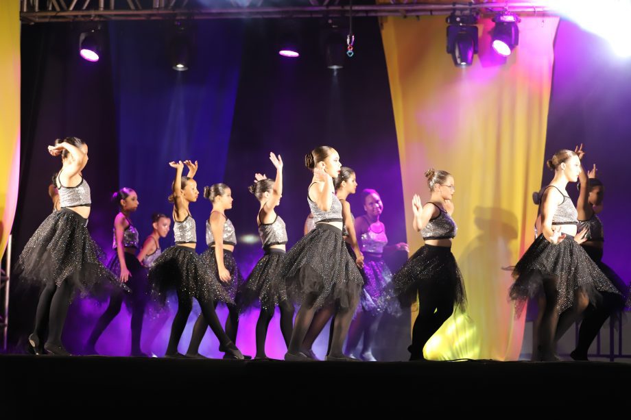 Espetáculo “Circus” encanta público e reúne mais de 300 bailarinas no Natal Encantado 2025 de Três Lagoas
