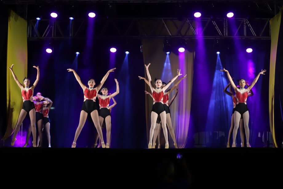 Espetáculo “Circus” encanta público e reúne mais de 300 bailarinas no Natal Encantado 2025 de Três Lagoas