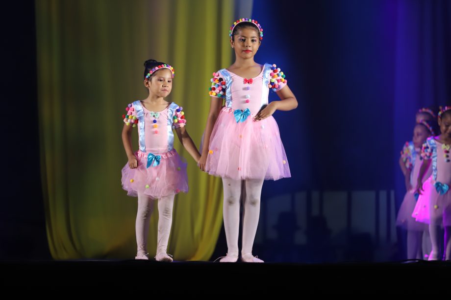 Espetáculo “Circus” encanta público e reúne mais de 300 bailarinas no Natal Encantado 2025 de Três Lagoas