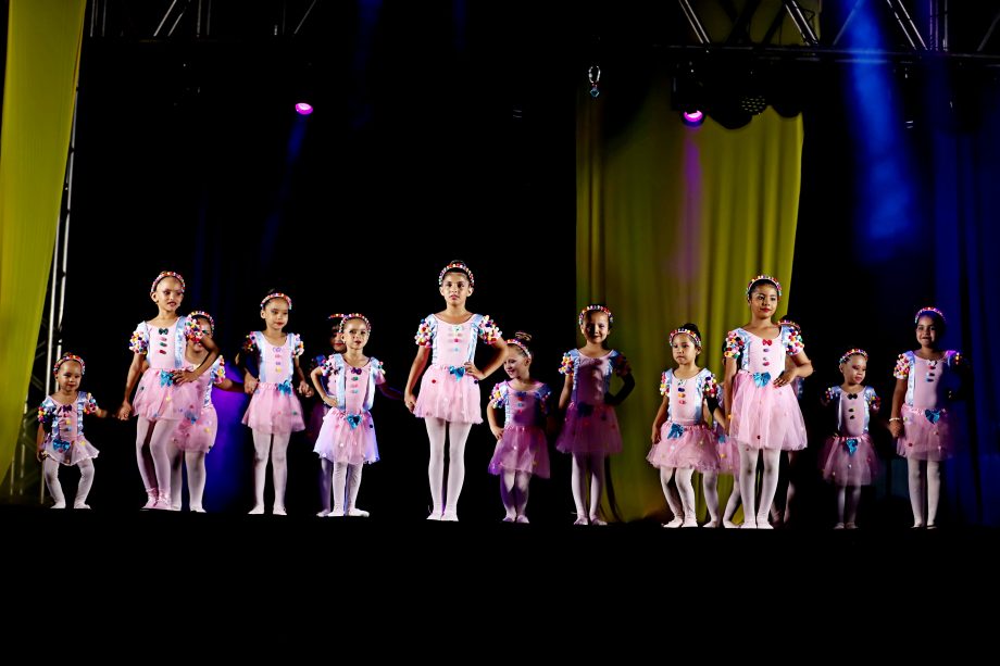 Espetáculo “Circus” encanta público e reúne mais de 300 bailarinas no Natal Encantado 2025 de Três Lagoas