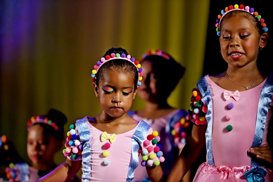 Espetáculo “Circus” encanta público e reúne mais de 300 bailarinas no Natal Encantado 2025 de Três Lagoas
