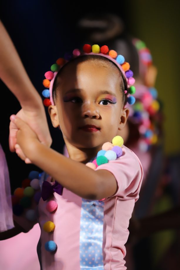 Espetáculo “Circus” encanta público e reúne mais de 300 bailarinas no Natal Encantado 2025 de Três Lagoas