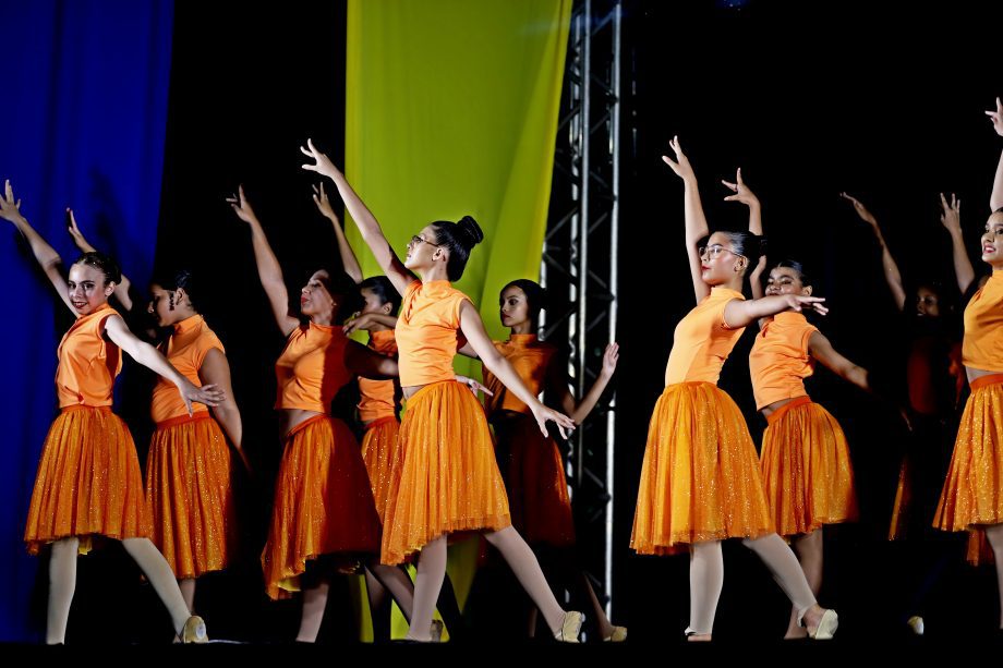 Espetáculo “Circus” encanta público e reúne mais de 300 bailarinas no Natal Encantado 2025 de Três Lagoas