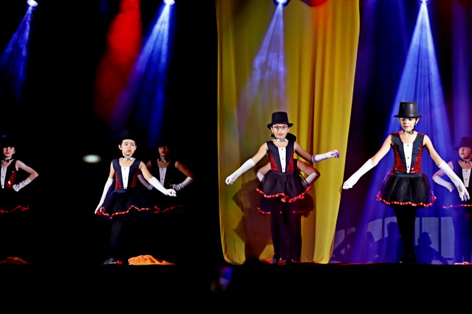 Espetáculo “Circus” encanta público e reúne mais de 300 bailarinas no Natal Encantado 2025 de Três Lagoas