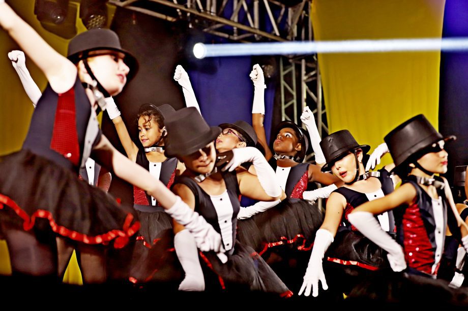 Espetáculo “Circus” encanta público e reúne mais de 300 bailarinas no Natal Encantado 2025 de Três Lagoas