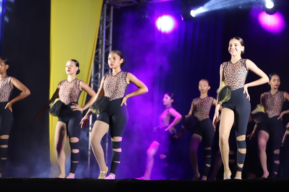 Espetáculo “Circus” encanta público e reúne mais de 300 bailarinas no Natal Encantado 2025 de Três Lagoas