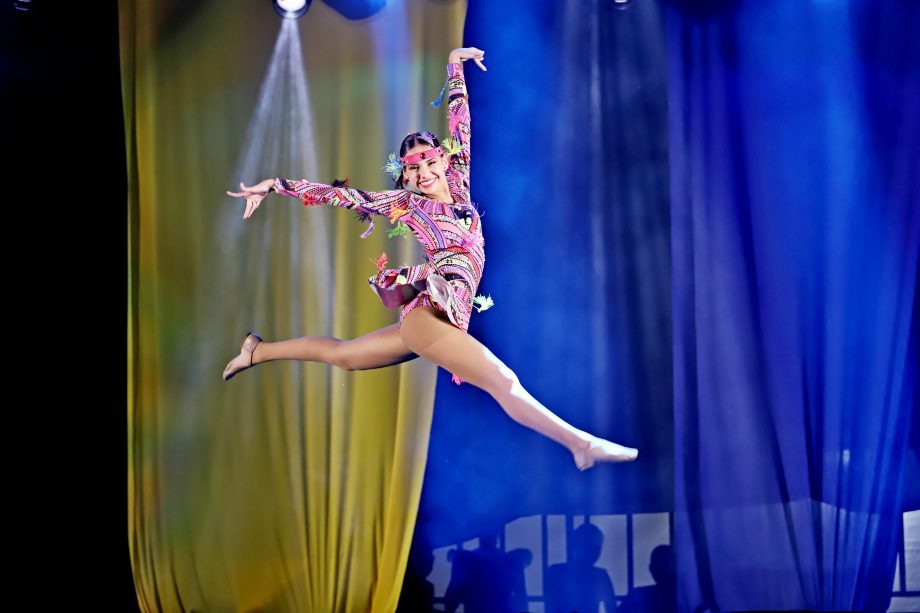 Espetáculo “Circus” encanta público e reúne mais de 300 bailarinas no Natal Encantado 2025 de Três Lagoas