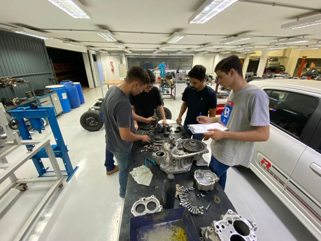 Senai abre vagas para cursos técnicos, qualificação profissional e graduação com descontos especiais