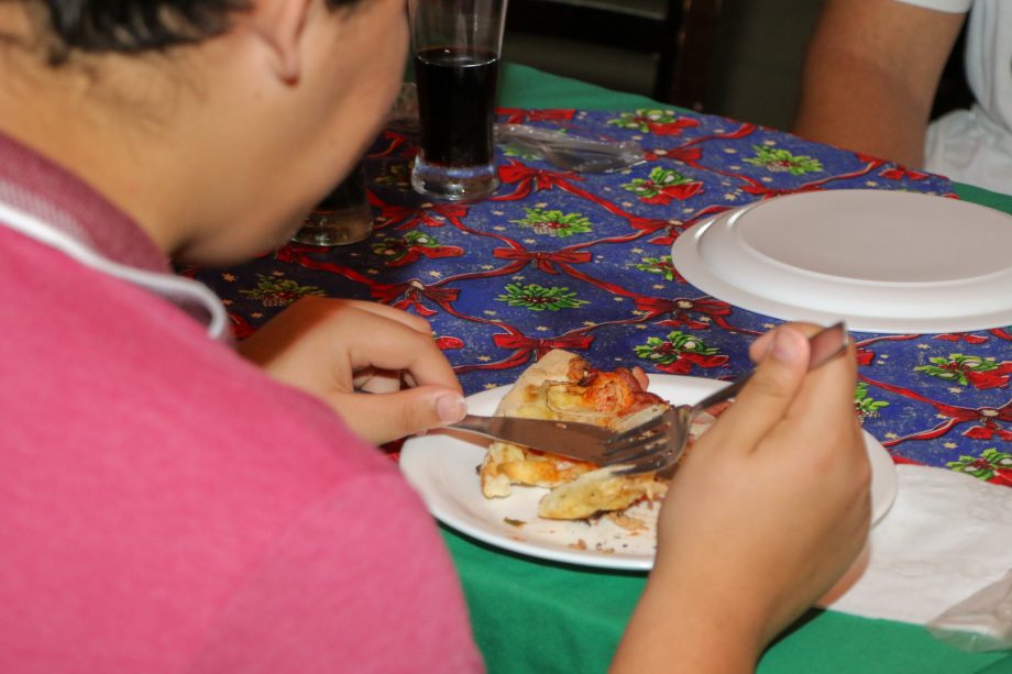 Crianças das Casas de Acolhimento vivem noite especial na Pizzaria da Mama e encerram ano repleto de experiências inesquecíveis Crianças das Casas de Acolhimento vivem noite especial na Pizzaria da Mama e encerram ano repleto de experiências inesquecíveis