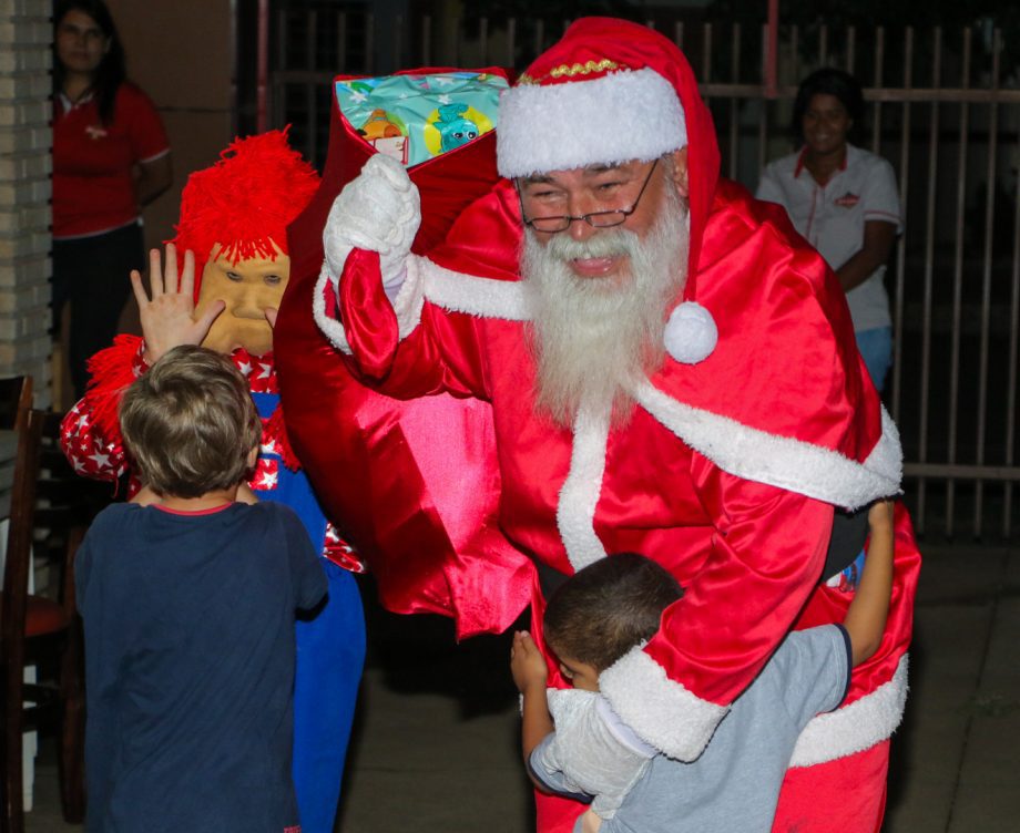 Crianças das Casas de Acolhimento vivem noite especial na Pizzaria da Mama e encerram ano repleto de experiências inesquecíveis Crianças das Casas de Acolhimento vivem noite especial na Pizzaria da Mama e encerram ano repleto de experiências inesquecíveis