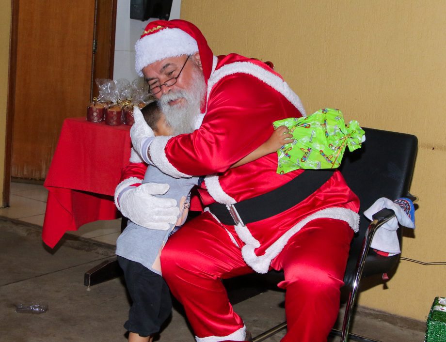 Crianças das Casas de Acolhimento vivem noite especial na Pizzaria da Mama e encerram ano repleto de experiências inesquecíveis Crianças das Casas de Acolhimento vivem noite especial na Pizzaria da Mama e encerram ano repleto de experiências inesquecíveis