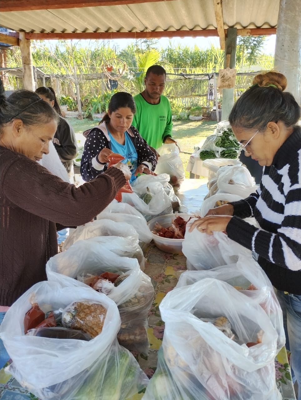 Com apoio da Suzano, agricultores familiares levam mais de 2 toneladas de alimentos para a mesa de famílias vulneráveis