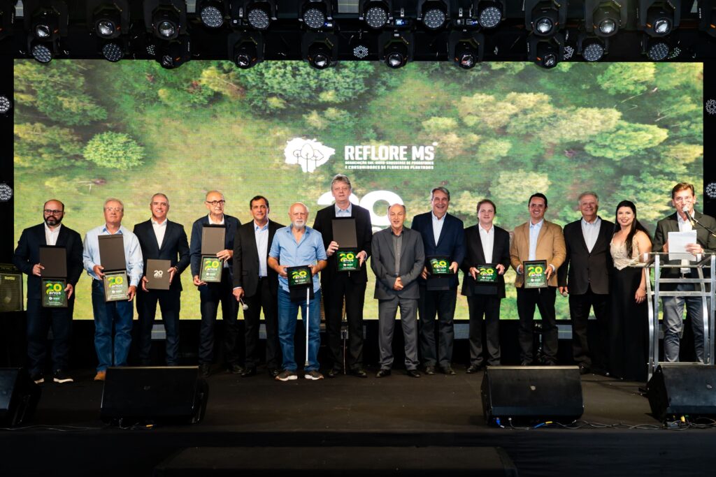 Duas décadas de articulação e crescimento: Reflore/MS comemora 20 anos com homenagens e de olho no futuro Duas décadas de articulação e crescimento: Reflore/MS comemora 20 anos com homenagens e de olho no futuro
