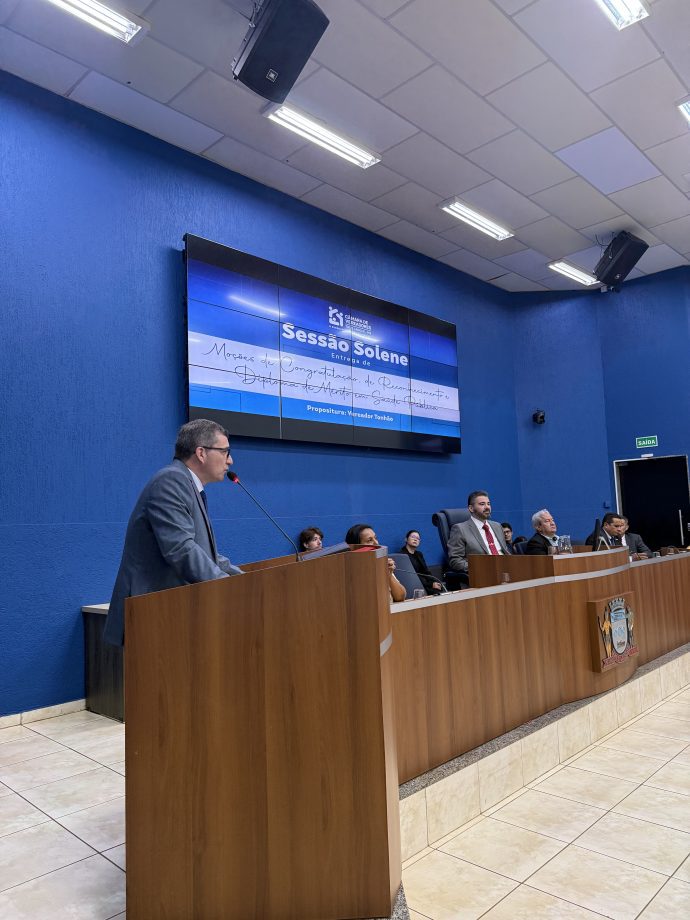 Em sessão solene, Câmara homenageia prefeito, servidores e programas municipais que se destacaram nacionalmente
