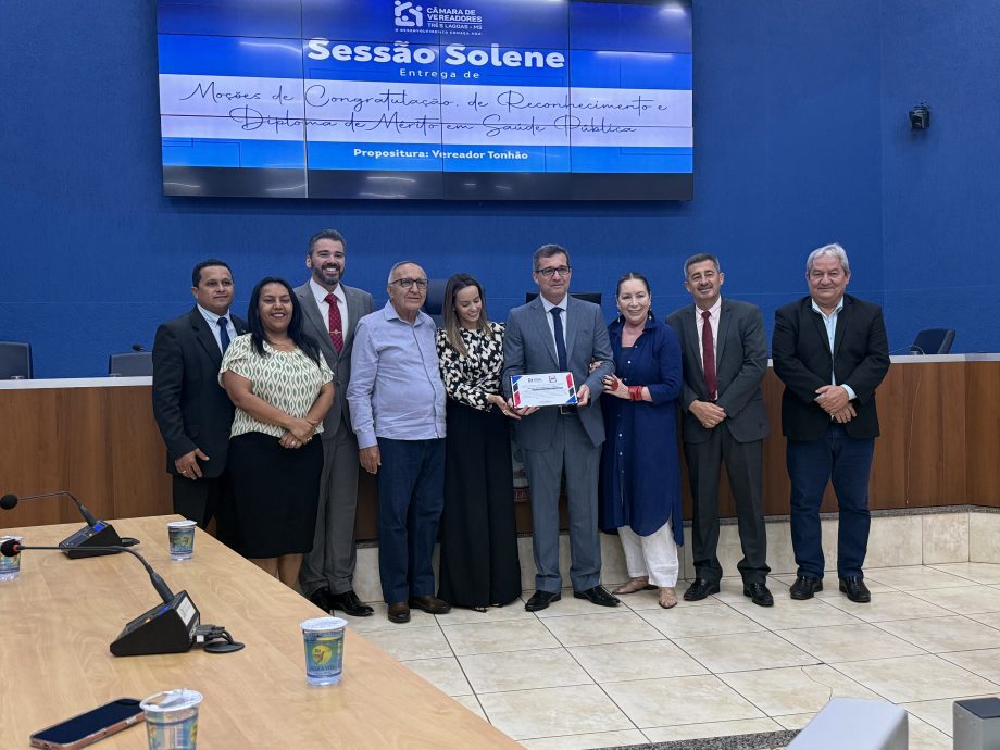 Em sessão solene, Câmara homenageia prefeito, servidores e programas municipais que se destacaram nacionalmente