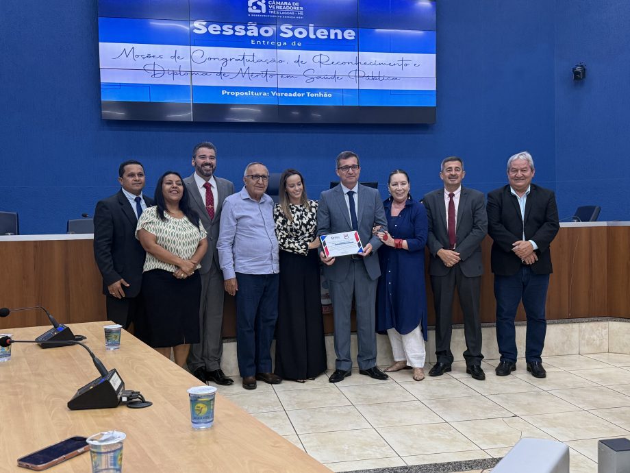 Em sessão solene, Câmara homenageia prefeito, servidores e programas municipais que se destacaram nacionalmente