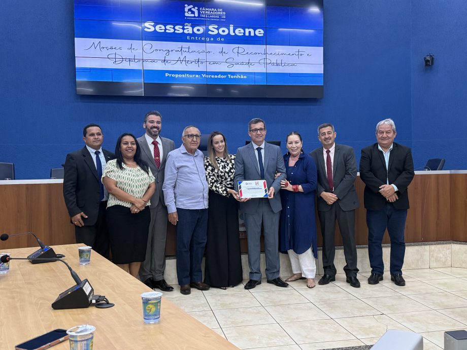 Em sessão solene, Câmara homenageia prefeito, servidores e programas municipais que se destacaram nacionalmente