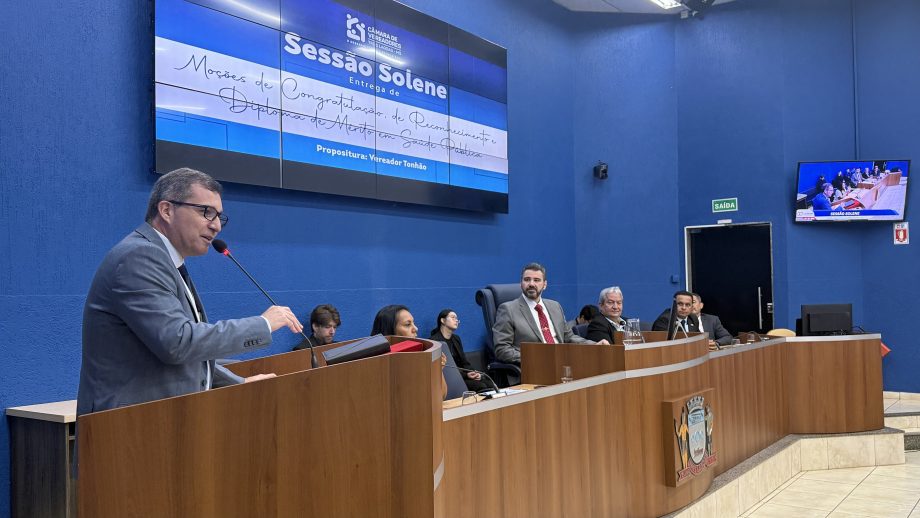 Em sessão solene, Câmara homenageia prefeito, servidores e programas municipais que se destacaram nacionalmente