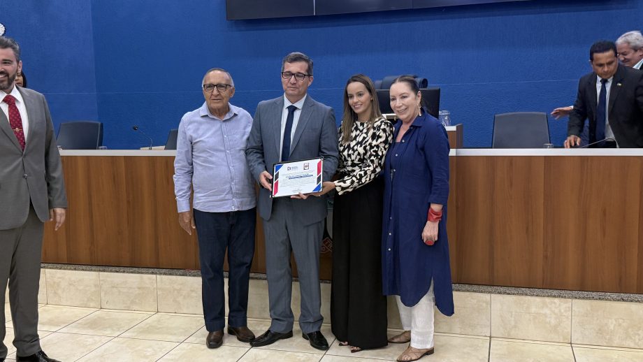 Em sessão solene, Câmara homenageia prefeito, servidores e programas municipais que se destacaram nacionalmente