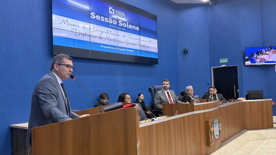 Em sessão solene, Câmara homenageia prefeito, servidores e programas municipais que se destacaram nacionalmente