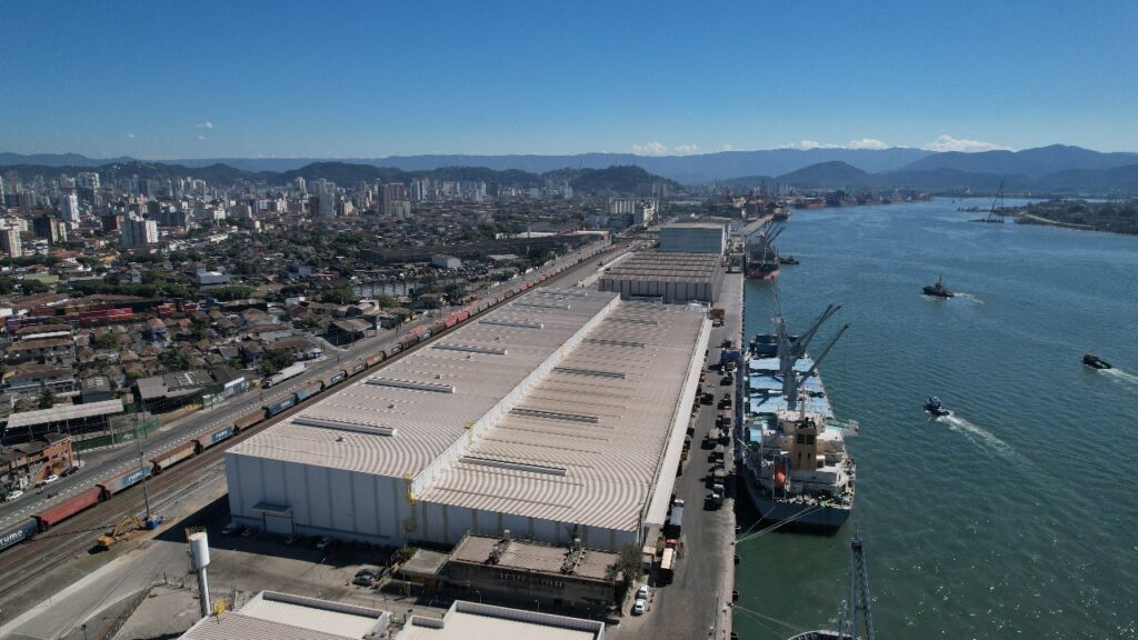 Suzano bate a marca de 5,5 milhões de toneladas de celulose exportadas nos seus terminais de Santos Suzano bate a marca de 5,5 milhões de toneladas de celulose exportadas nos seus terminais de Santos