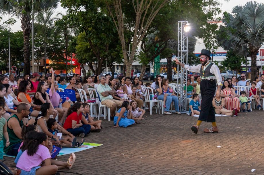 “DIVERSÃO EM CENA” encerra temporada 2025 com sucesso de público e sessão gratuita do espetáculo “truques e trambiques” “DIVERSÃO EM CENA” encerra temporada 2025 com sucesso de público e sessão gratuita do espetáculo “truques e trambiques”