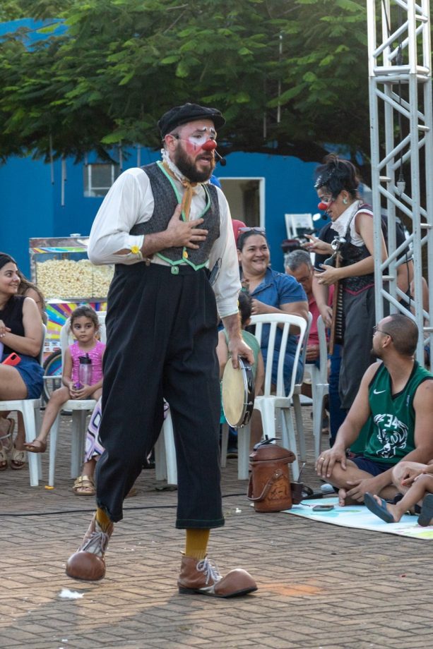 “DIVERSÃO EM CENA” encerra temporada 2025 com sucesso de público e sessão gratuita do espetáculo “truques e trambiques” “DIVERSÃO EM CENA” encerra temporada 2025 com sucesso de público e sessão gratuita do espetáculo “truques e trambiques”