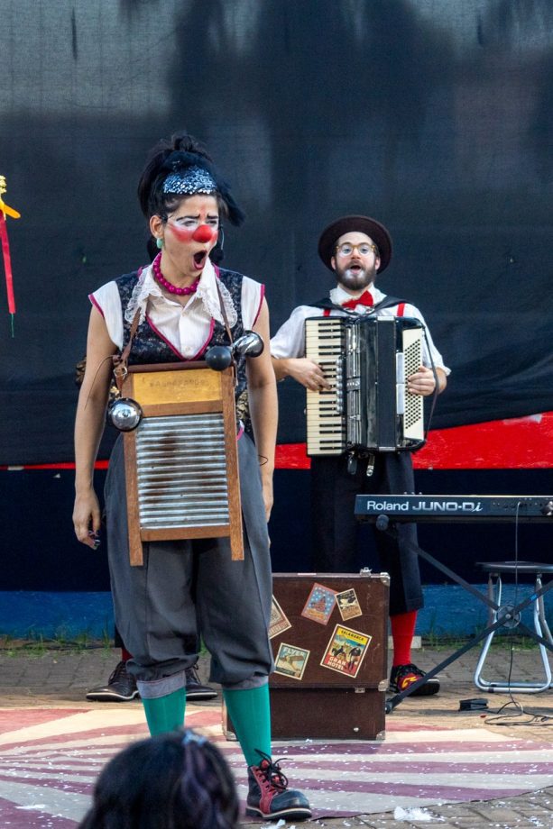 “DIVERSÃO EM CENA” encerra temporada 2025 com sucesso de público e sessão gratuita do espetáculo “truques e trambiques” “DIVERSÃO EM CENA” encerra temporada 2025 com sucesso de público e sessão gratuita do espetáculo “truques e trambiques”