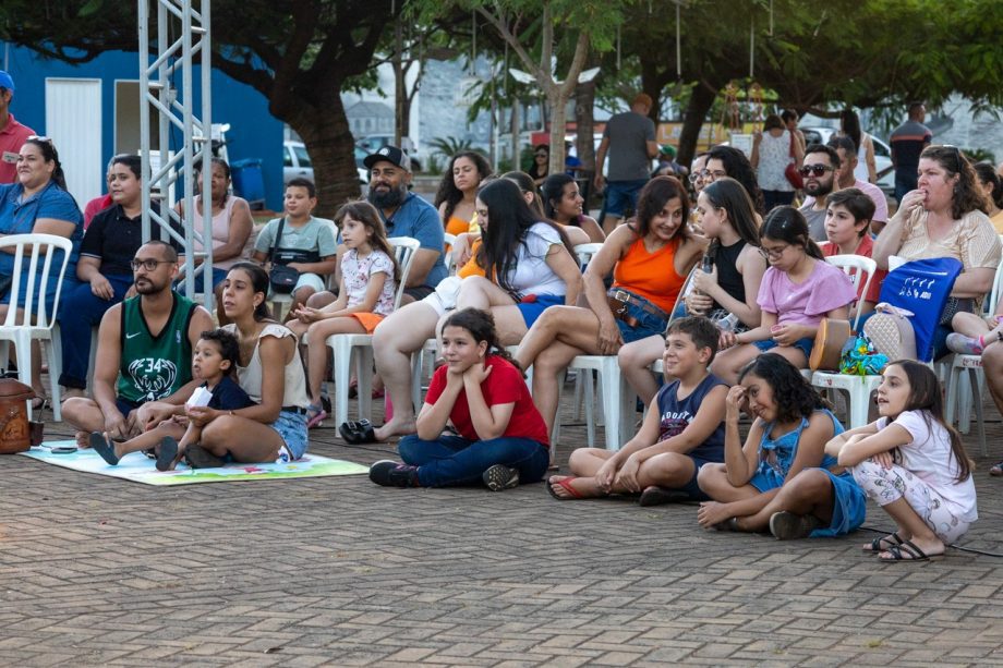 “DIVERSÃO EM CENA” encerra temporada 2025 com sucesso de público e sessão gratuita do espetáculo “truques e trambiques” “DIVERSÃO EM CENA” encerra temporada 2025 com sucesso de público e sessão gratuita do espetáculo “truques e trambiques”