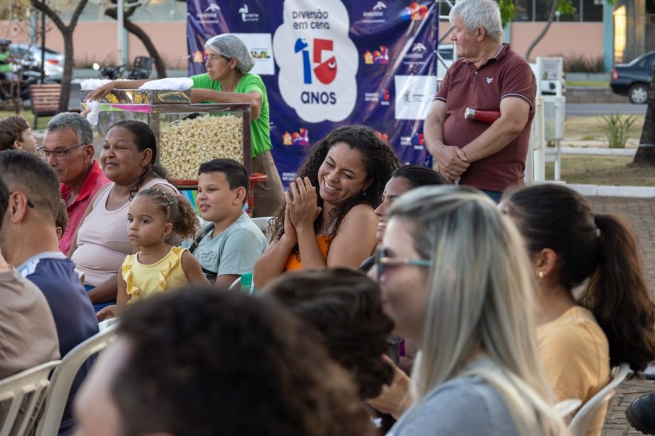 “DIVERSÃO EM CENA” encerra temporada 2025 com sucesso de público e sessão gratuita do espetáculo “truques e trambiques” “DIVERSÃO EM CENA” encerra temporada 2025 com sucesso de público e sessão gratuita do espetáculo “truques e trambiques”