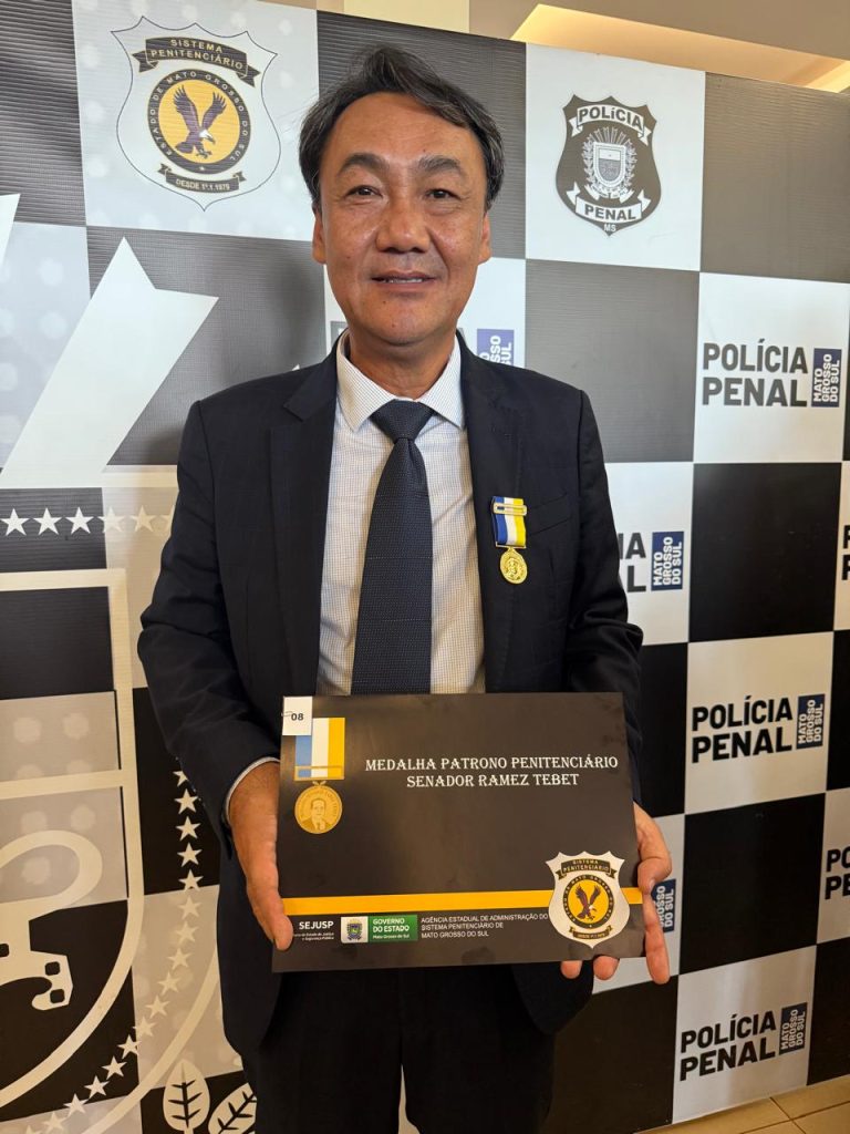 Delegado Marcos Takeshita é homenageado pela AGEPEN com a Medalha Patrono Penitenciário “Senador Ramez Tebet” Delegado Marcos Takeshita é homenageado pela AGEPEN com a Medalha Patrono Penitenciário “Senador Ramez Tebet”
