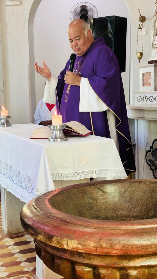 Paróquia Santo Antônio recebe doação de pia batismal