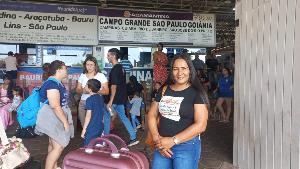 Movimento na rodoviária de Três Lagoas cresce até 60% no fim de ano e reforça clima de despedidas e reencontros