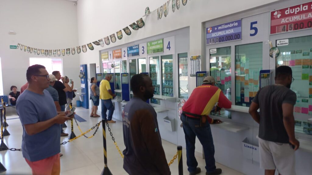 Filas enormes, esperança renovada e o sonho do bilhão: Mega da Virada lota lotéricas em Três Lagoas