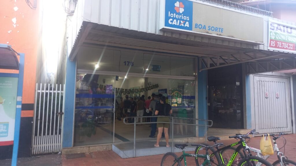 Filas enormes, esperança renovada e o sonho do bilhão: Mega da Virada lota lotéricas em Três Lagoas