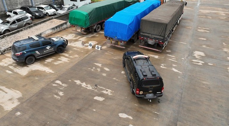 PF e RFB apreendem 75 toneladas de insumo químico utilizado na produção de cocaína em Corumbá PF e RFB apreendem 75 toneladas de insumo químico utilizado na produção de cocaína em Corumbá