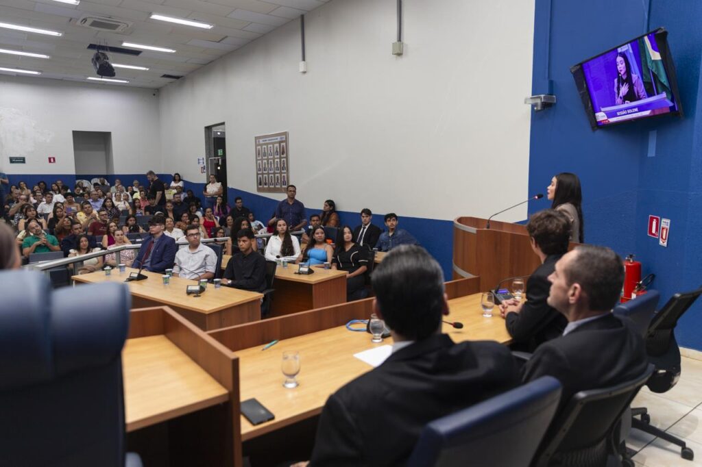 Primeira edição do Parlamento Jovem de Três Lagoas é encerrada com sessão solene e homenagens