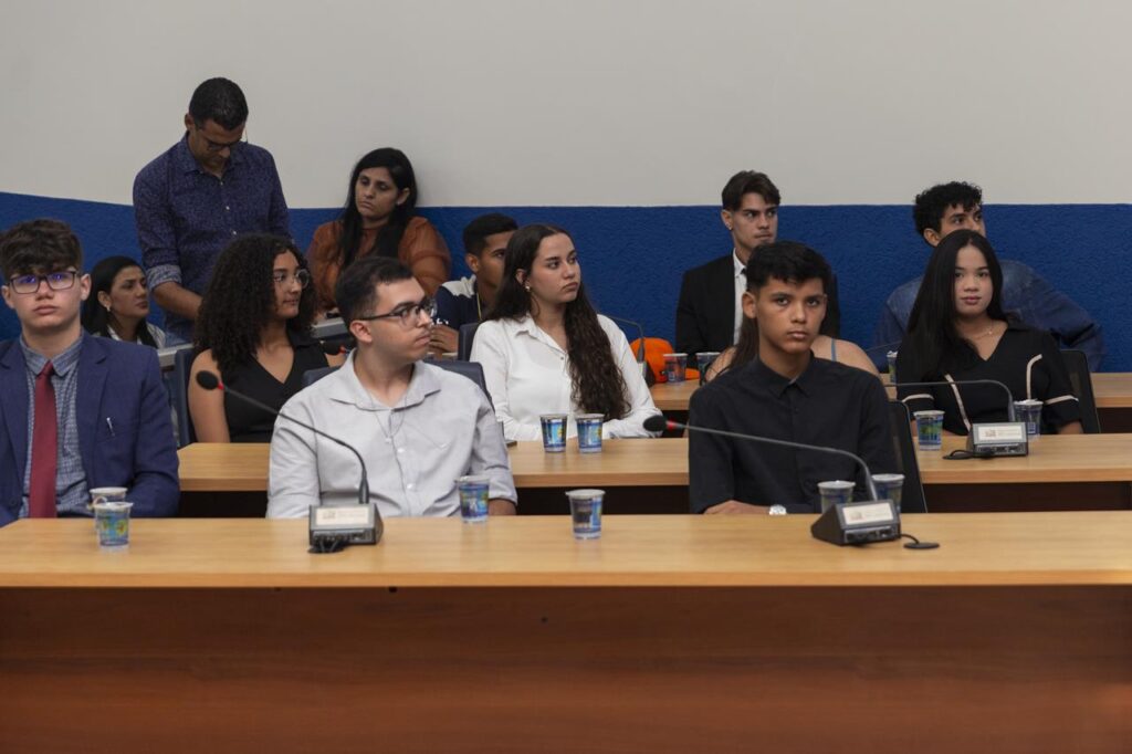 Primeira edição do Parlamento Jovem de Três Lagoas é encerrada com sessão solene e homenagens