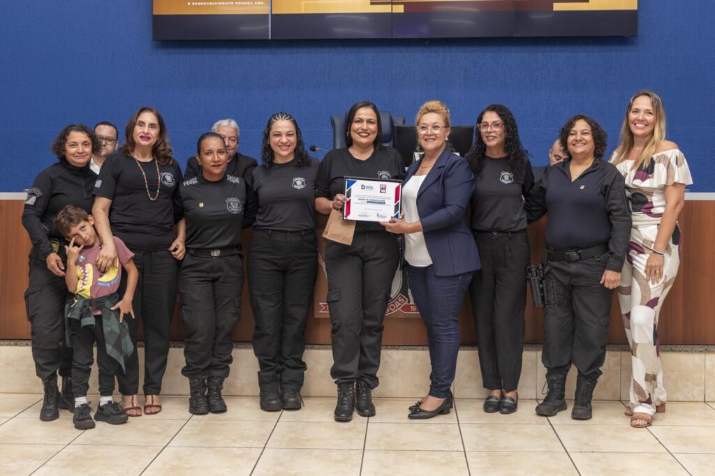 Mulheres que atuam em prol da segurança pública recebem honrarias Mulheres que atuam em prol da segurança pública recebem honrarias