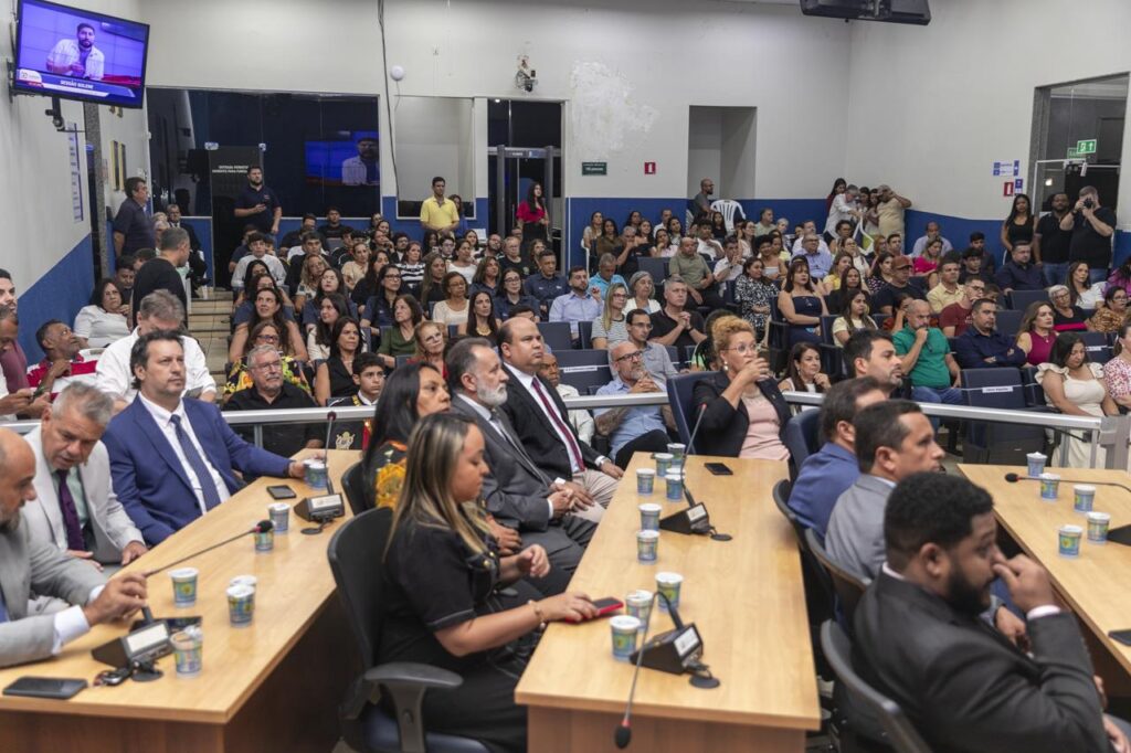 Primeira edição do Parlamento Jovem de Três Lagoas é encerrada com sessão solene e homenagens