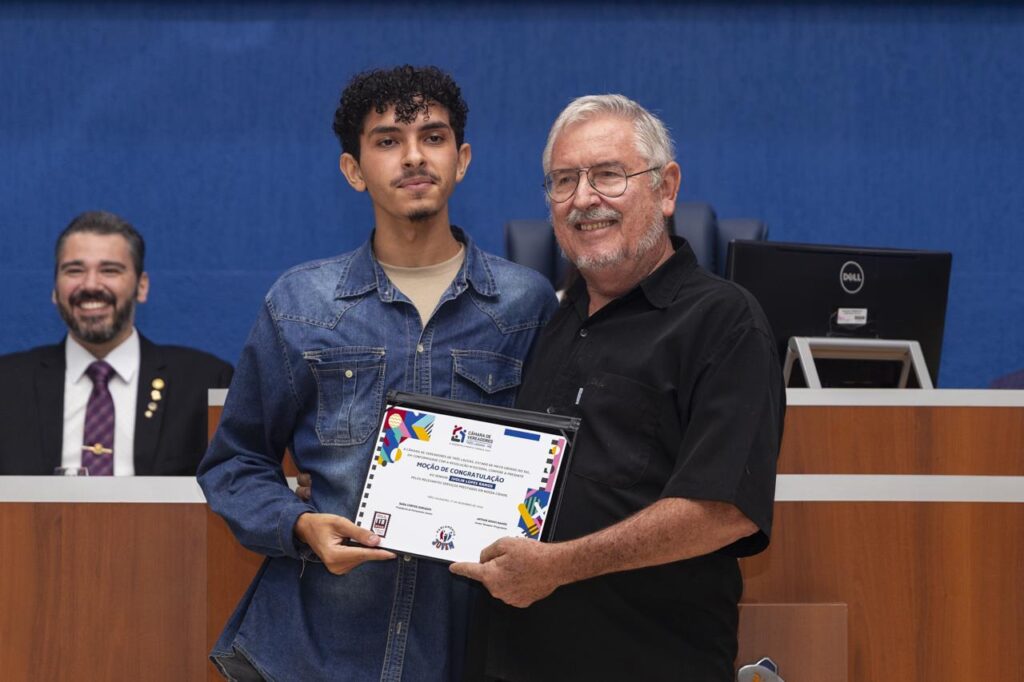 Primeira edição do Parlamento Jovem de Três Lagoas é encerrada com sessão solene e homenagens