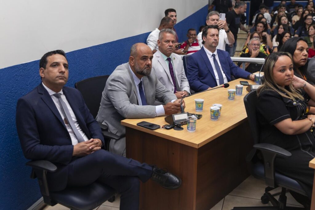 Primeira edição do Parlamento Jovem de Três Lagoas é encerrada com sessão solene e homenagens